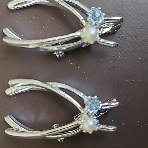 Pair (2) Double wishbone with blue rhinestone with faux pearl brooch pin. - Picture 3 of 5